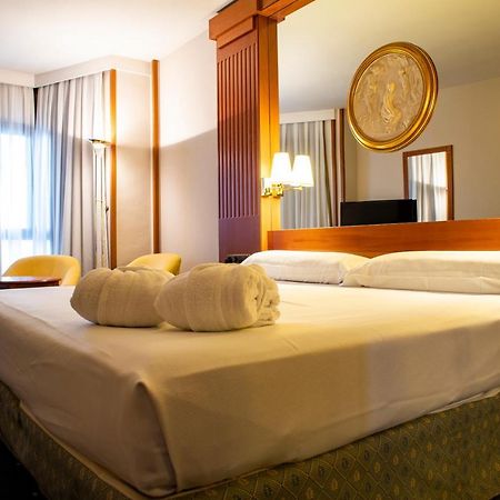 Hotel Los Bracos Логроньйо Екстер'єр фото