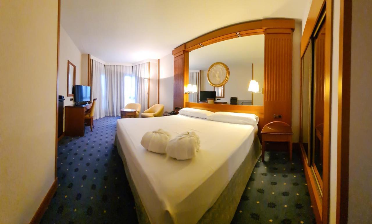 Hotel Los Bracos Логроньйо Екстер'єр фото