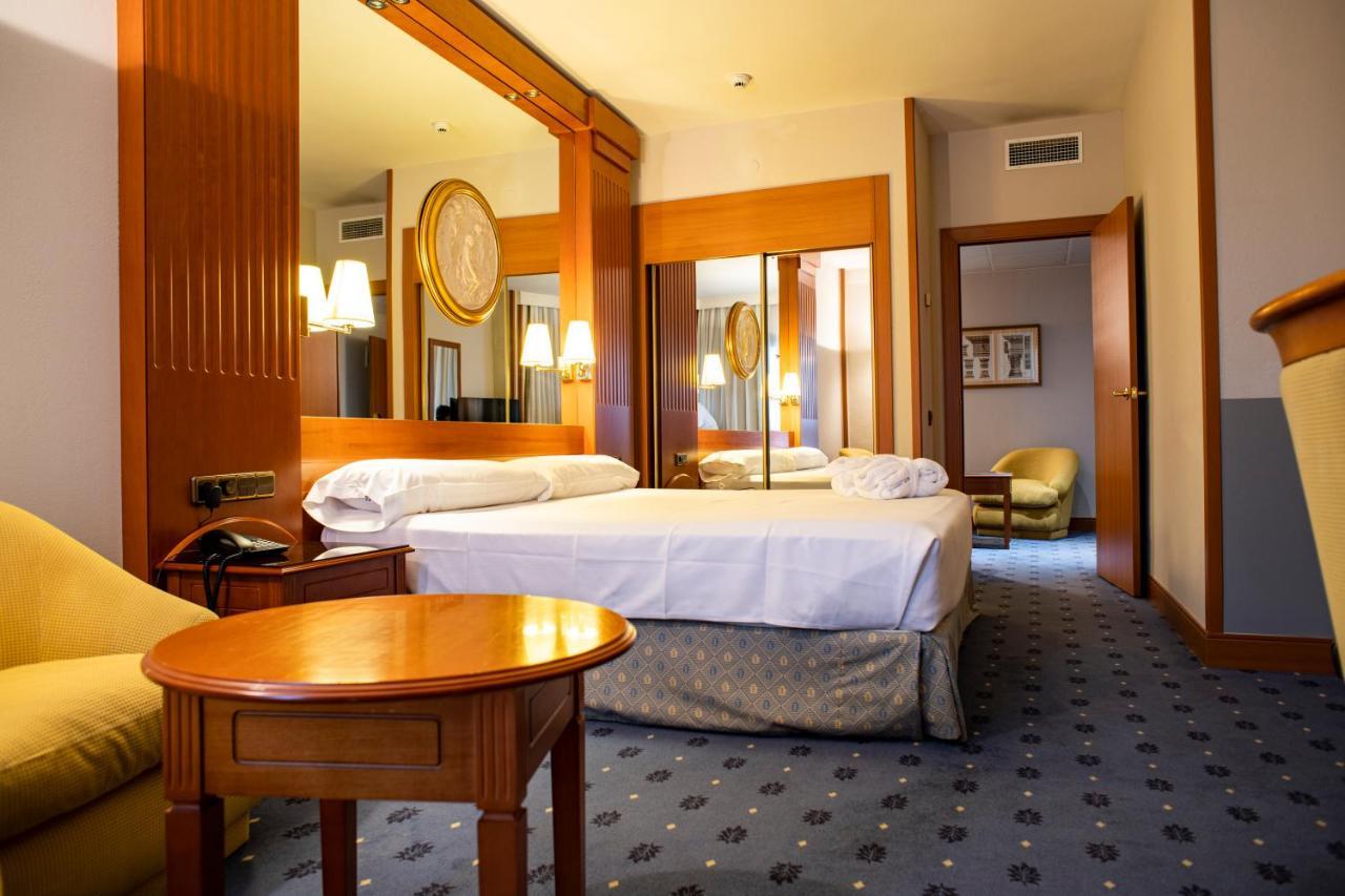 Hotel Los Bracos Логроньйо Екстер'єр фото