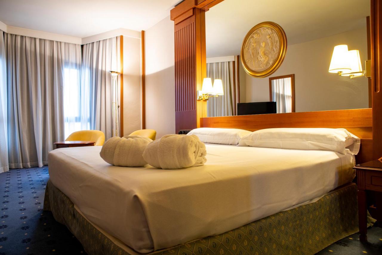 Hotel Los Bracos Логроньйо Екстер'єр фото