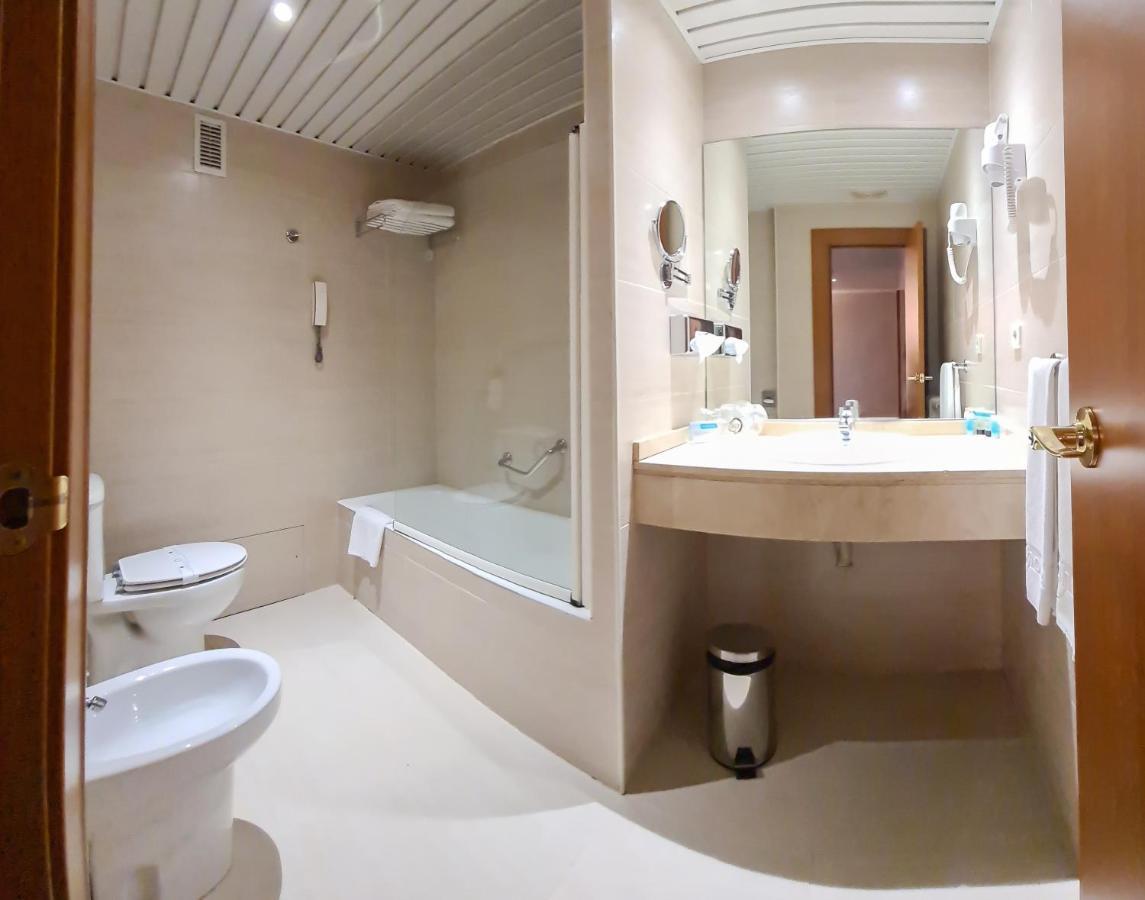 Hotel Los Bracos Логроньйо Екстер'єр фото