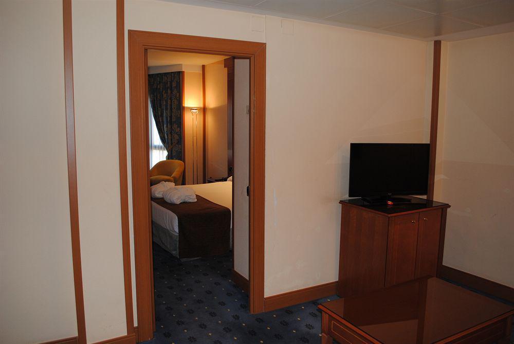 Hotel Los Bracos Логроньйо Екстер'єр фото